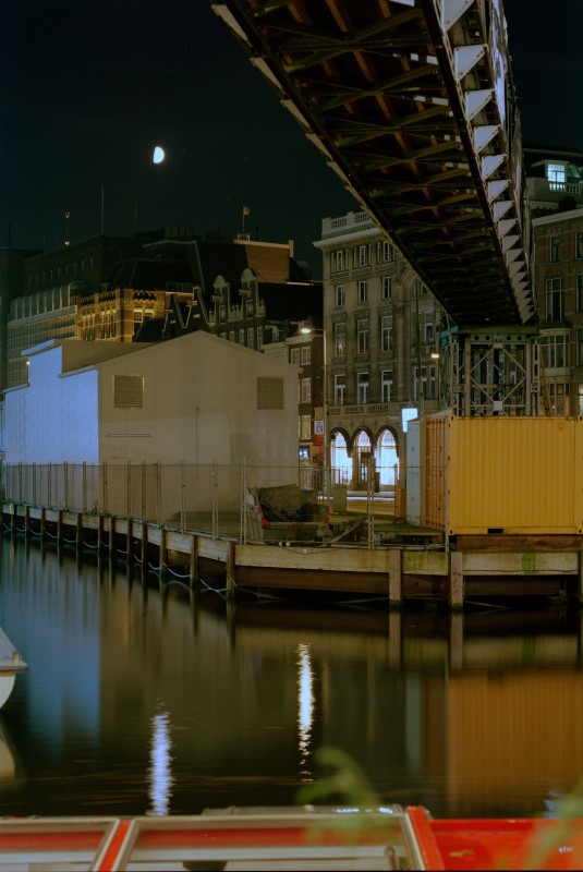 Amsterdam moonrise
Original: Neg. Film , 6x9cm
Scan: Imacon 10500x7000 pix.


