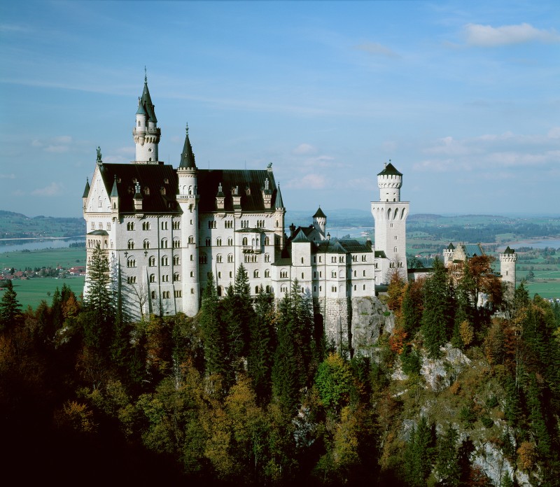 Neuschwanstein Castle
Original: Film Velvia-50, 4x5"
Scan: 4200x3600 pix., sRGB.

