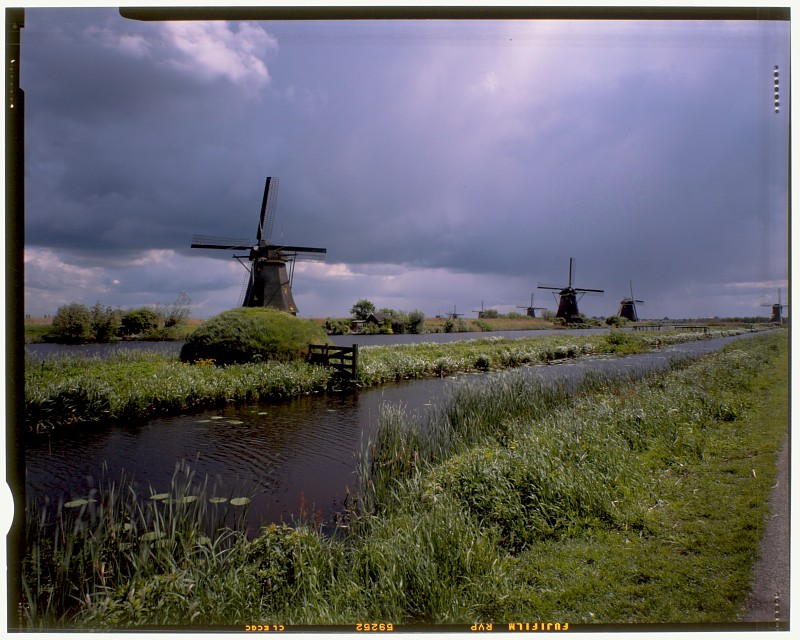 Windmills Kinderdijk, Netherlands
Original: Film Velvia, 4x5" 
Preview: digital camera                    

