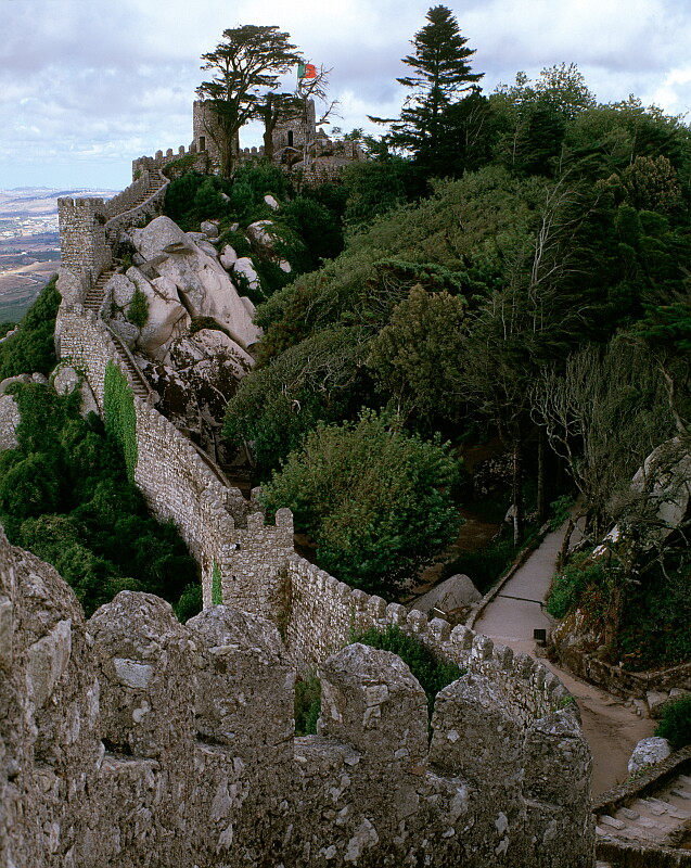 Castle of the Moors, Sintra, Portugal
Original: Film Velvia-50, 6x7cm
Scan: Imacon 8800x7000 pix.
